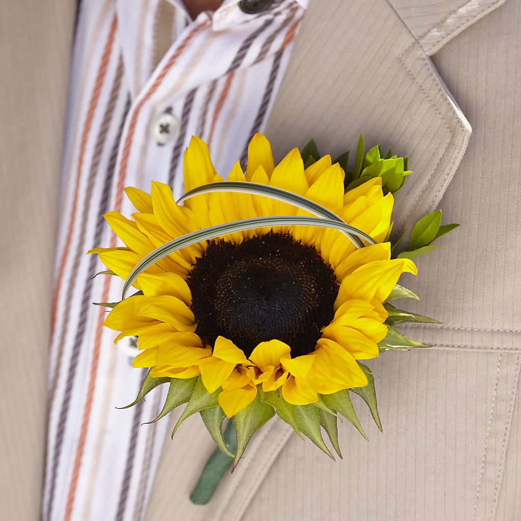 Free Spirit Boutonniere – San Diego Finest Florist, San Diego CA